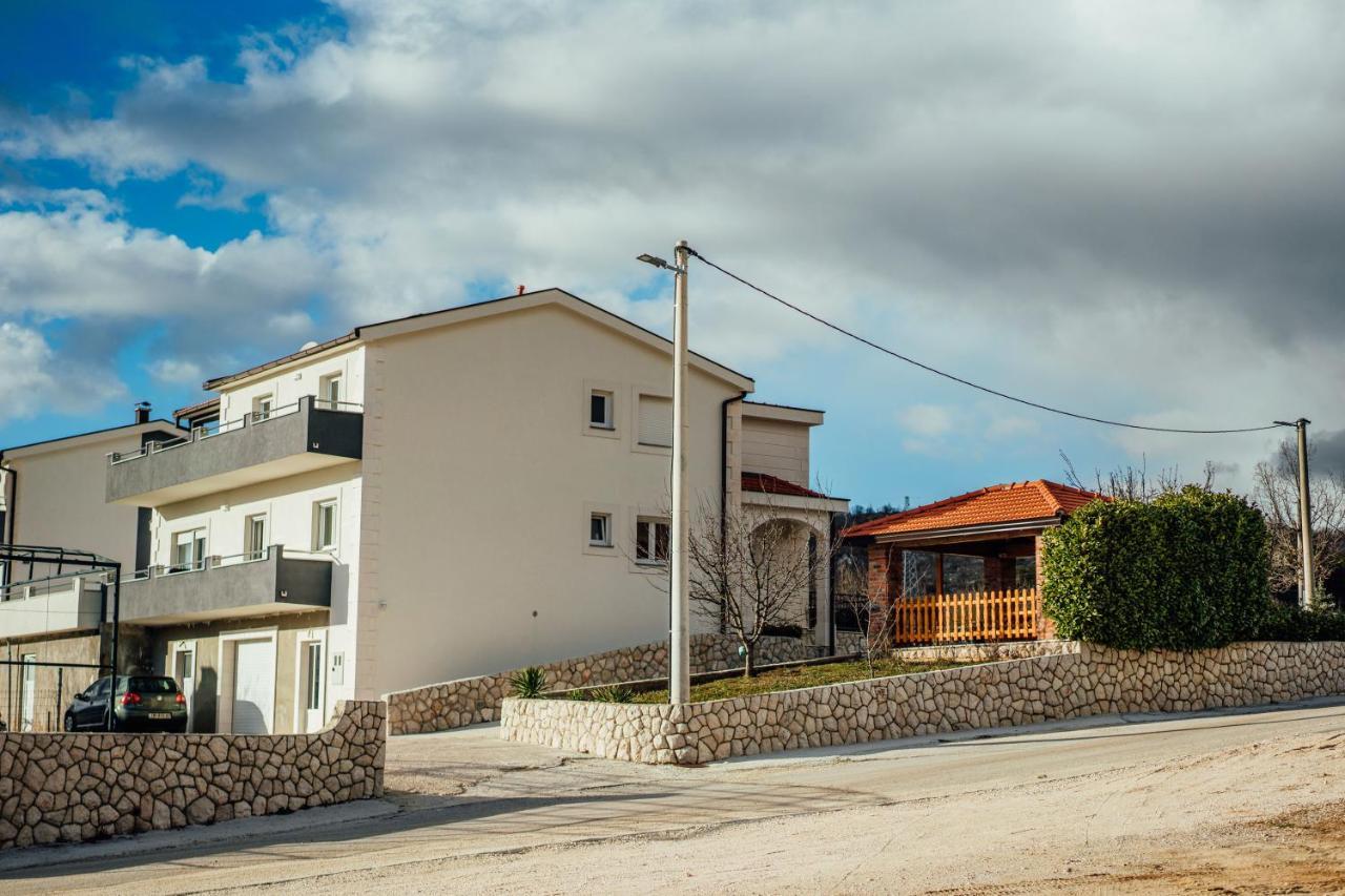Apartman Mlikota Zagvozd Esterno foto